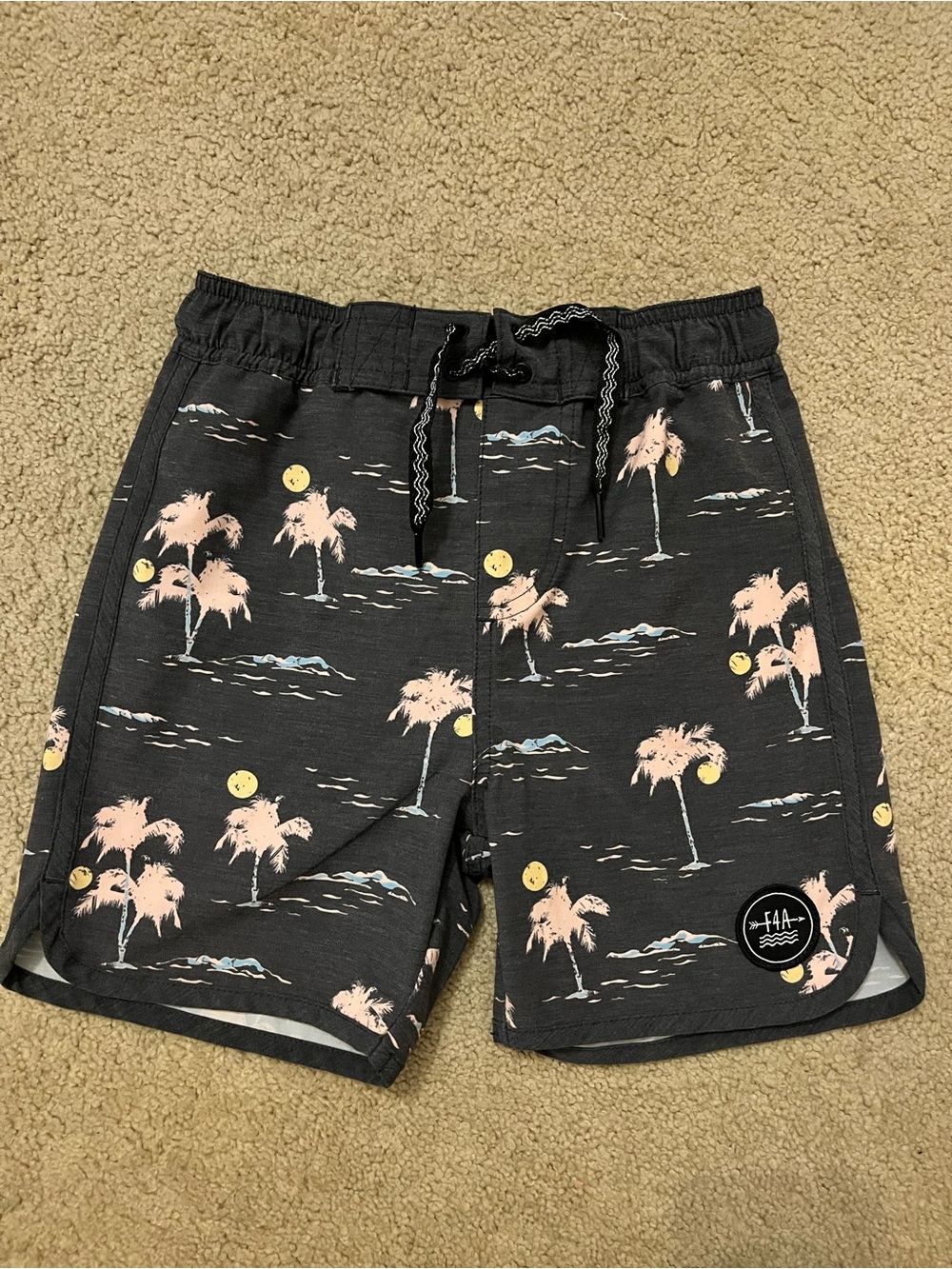 Feather 4 Arrow Black Palm Tree Print Swim Shorts size 6